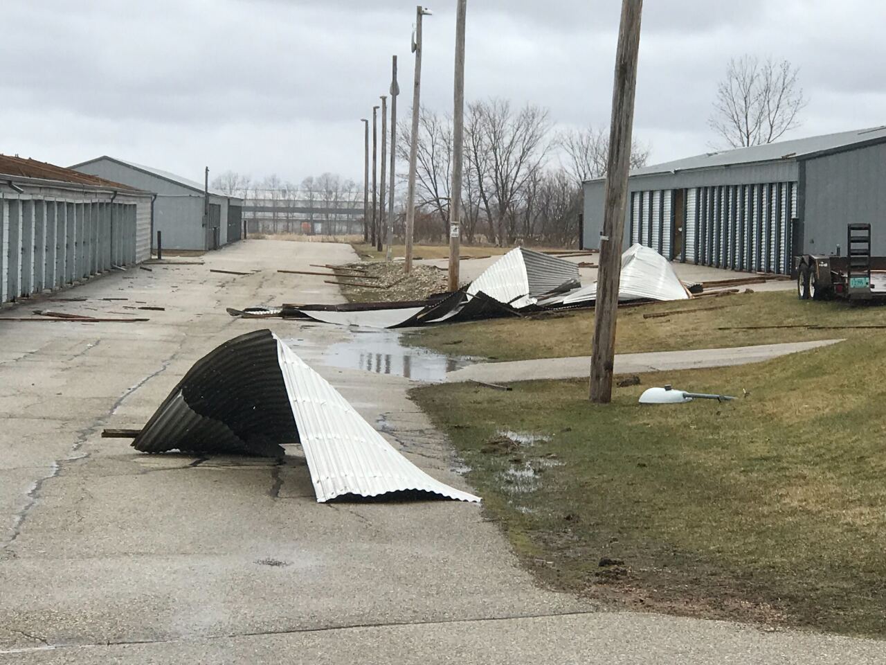 Elkhorn tornado damage